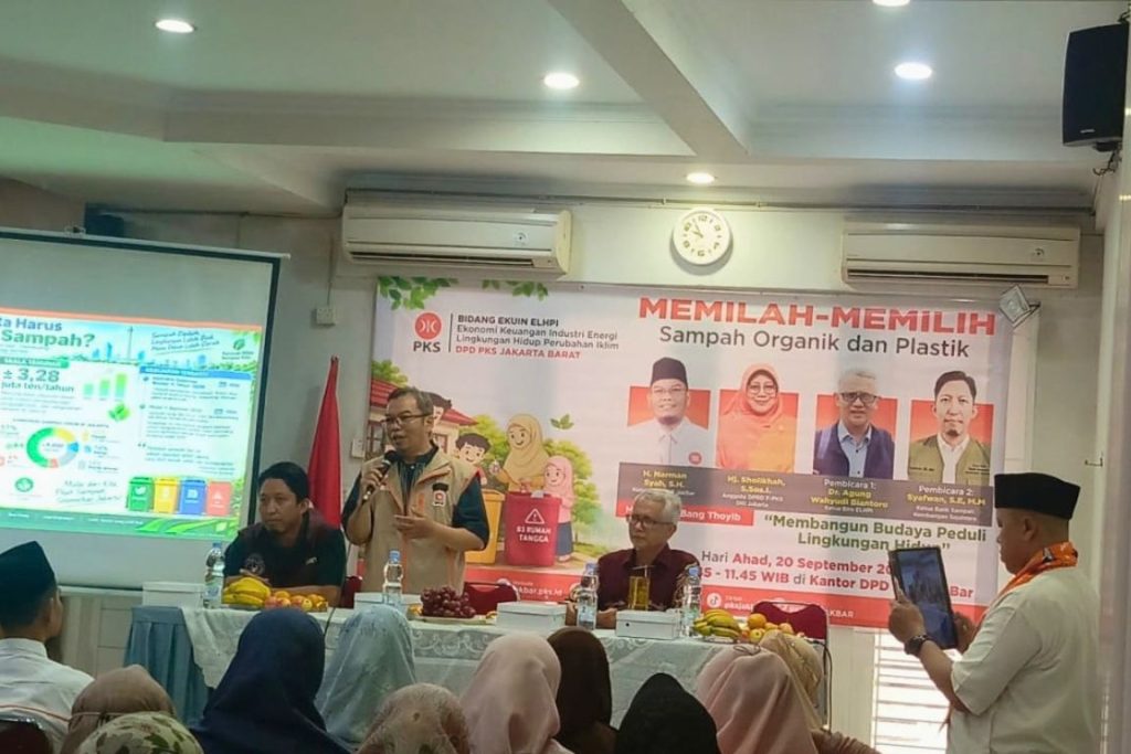 PKS Jakbar Gelar Pelatihan Pilah Sampah, Narman Syah: Jadikan Masalah sebagai Berkah